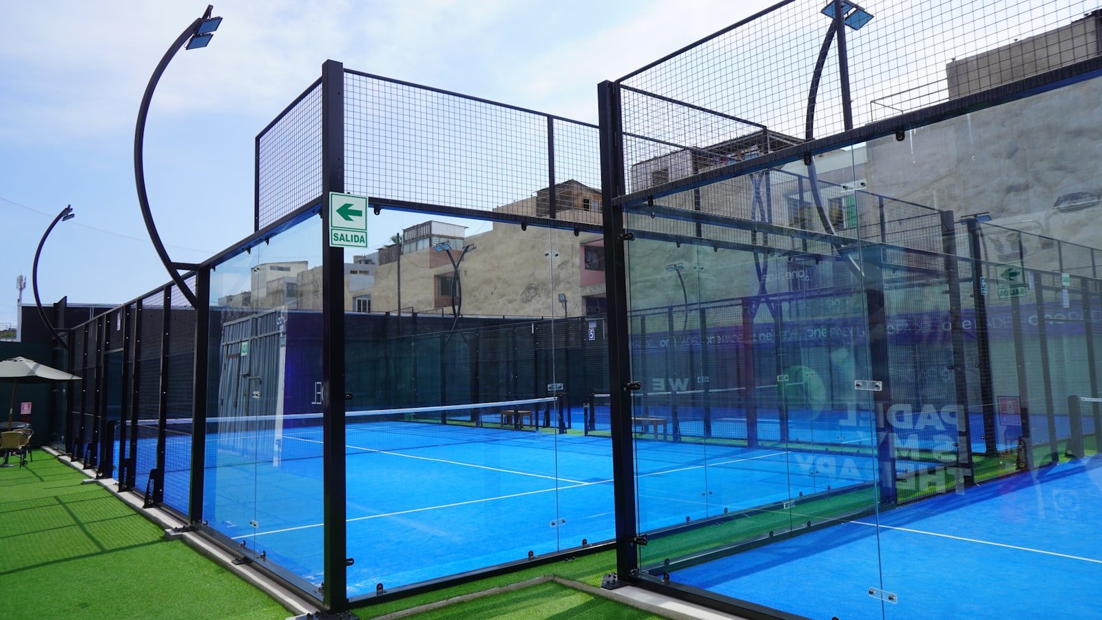 Terrain de padel vu d ensemble - guide erreurs debutant Padelrix